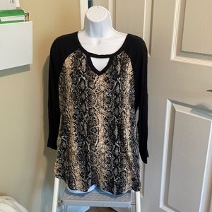 Snakeprint & black top